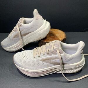 Brooks Ghost 17 Women’s Beige Tan Running Walking Sneakers Shoe Size 7.5